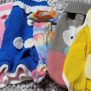 FEMALE  DOG CLOTHES , FITS SIZES FROM 4 TO 6 LBS  SMALL